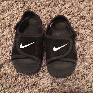 Kid Nike sandals